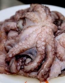 Putxero de Polp. Ingredientes y  resultado tras la cocción. Foto Tino Calvo