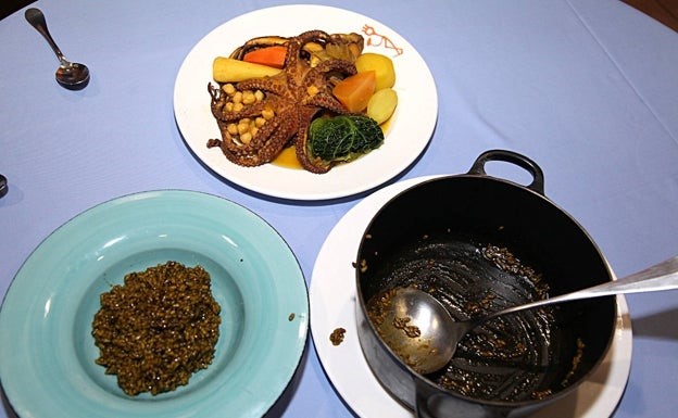 Putxero y arroz ya servidos y listos para comer. Tino Calvo