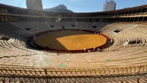 PLAZA DE TOROS DE ALICANTE: ENTRAMOS AL COSO ALICANTINO POR LA PUERTA GRANDE